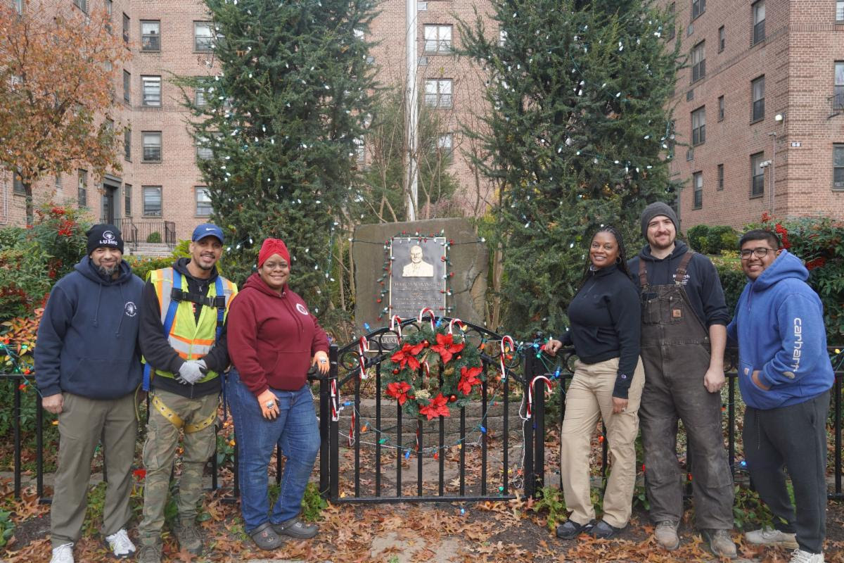 Tree Decorating Electchester